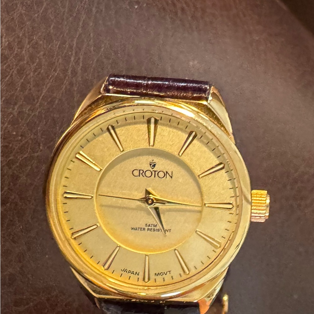 Vintage Croton Ladies Gold tone with alligator or crocodile leather strap